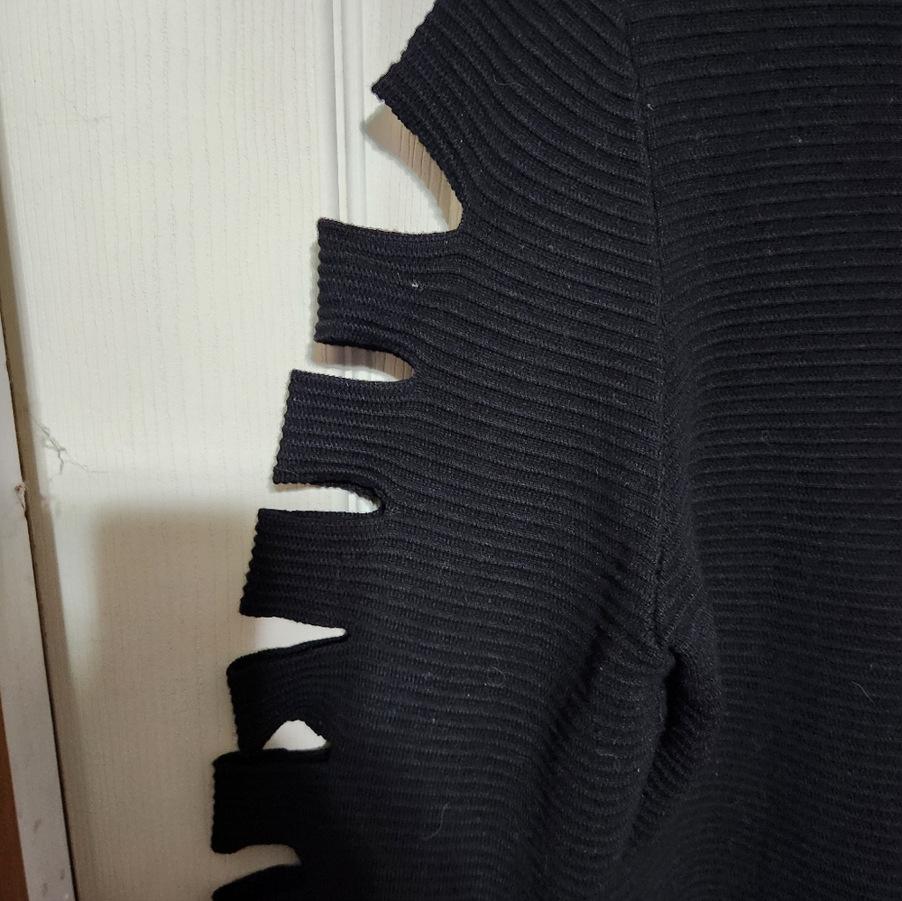 J Lo Black Sweater with Cut-Out Sleeves - Picture 5 of 10